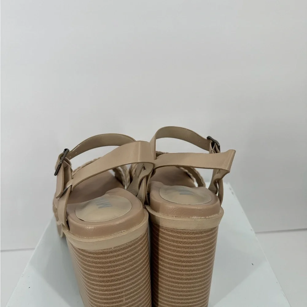 MIA Geraldine Sandals Size 9.5M NEW with tag